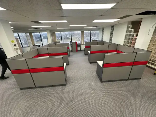 Durable and Modern Teknion Refresh Workstation Cubicles! - Photo 7