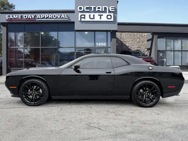 2017 Dodge Challenger 2dr Cpe SXT Plus - Photo 3