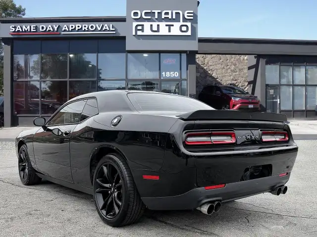2017 Dodge Challenger 2dr Cpe SXT Plus - Photo 4
