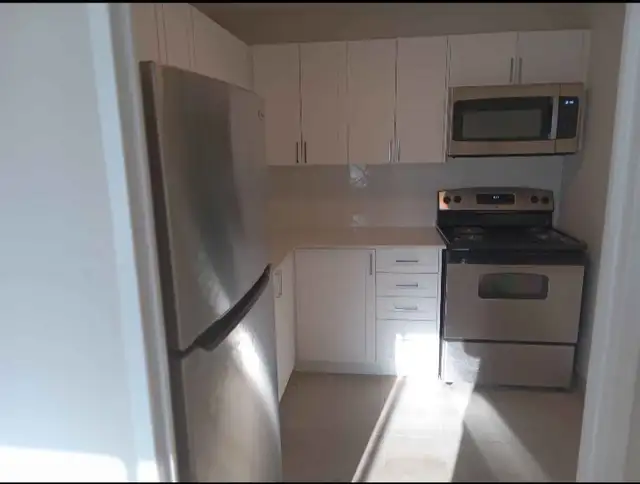 INTERNATIONAL STUDENTS WELCOME YONGE AND EGLINTON SHARED ROOM - Photo 4