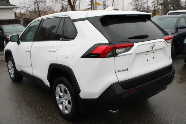 2024 Toyota RAV4 LE AWD - Photo 4