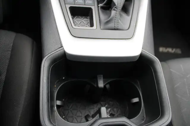 2024 Toyota RAV4 LE AWD - Photo 9