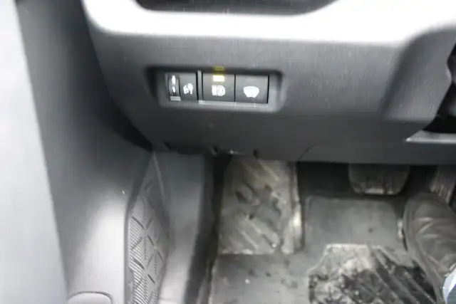 2024 Toyota RAV4 LE AWD - Photo 11