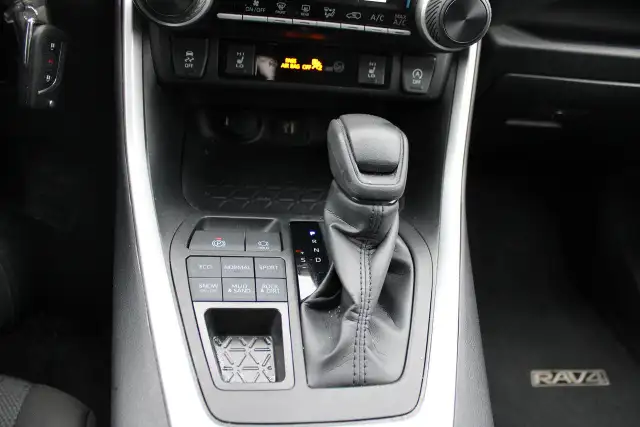 2024 Toyota RAV4 LE AWD - Photo 13