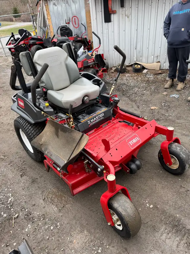 Toro Commercial 3000 series 52" zero turn mower - Photo 3