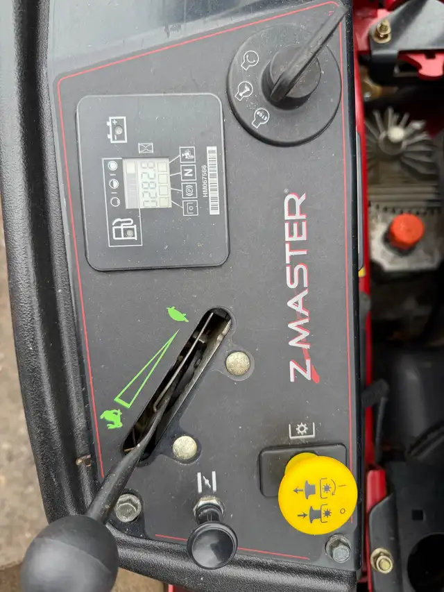 Toro Commercial 3000 series 52" zero turn mower - Photo 4