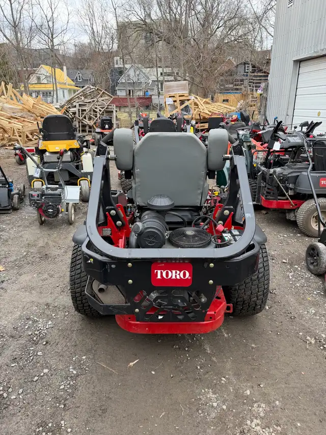 Toro Commercial 3000 series 52" zero turn mower - Photo 6