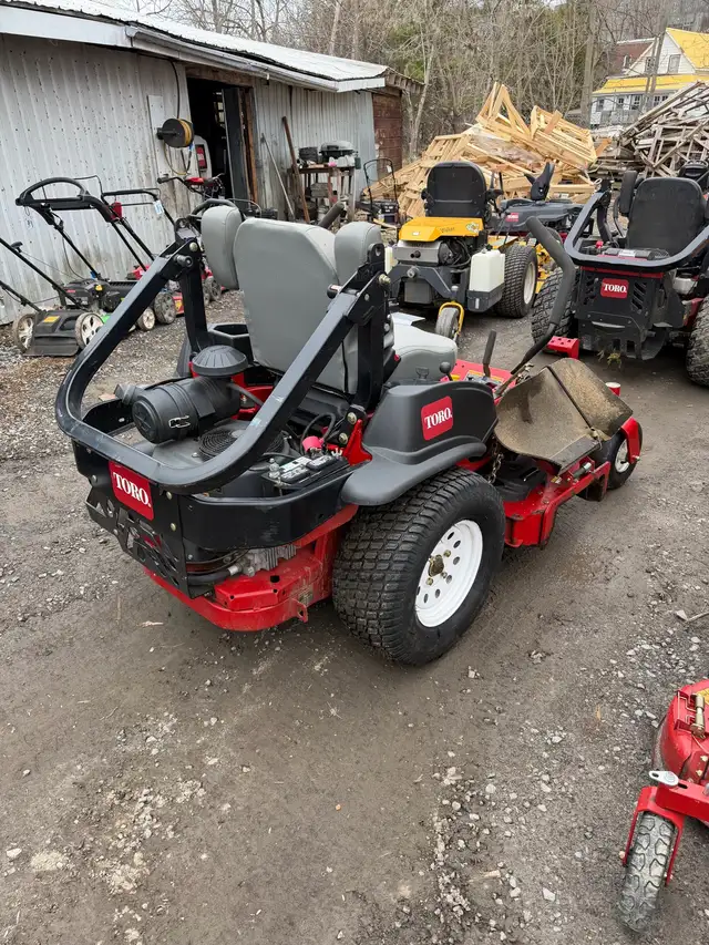 Toro Commercial 3000 series 52" zero turn mower - Photo 7