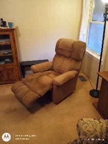 Lazy Boy Rocker Recliner - Photo 2