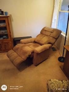 Lazy Boy Rocker Recliner - Photo 3