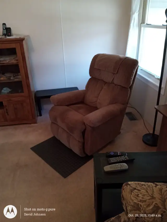 Lazy Boy Rocker Recliner - Photo 4