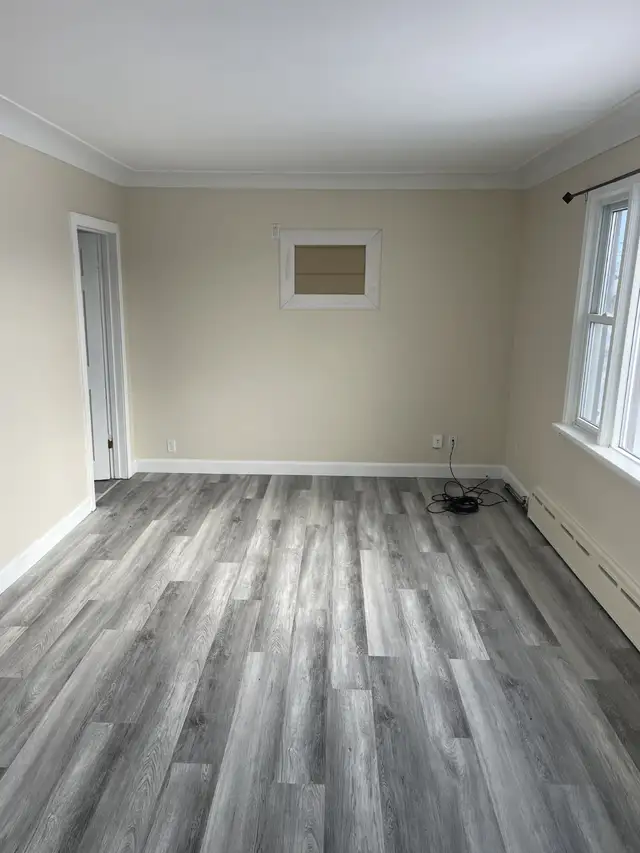 PORT COLBORNE – Large & Quiet 2 Bedroom, upper - Photo 5