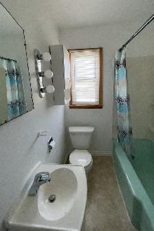 PORT COLBORNE – Large & Quiet 2 Bedroom, upper - Photo 6