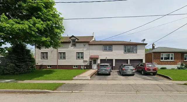 PORT COLBORNE – Large & Quiet 2 Bedroom, upper - Photo 10