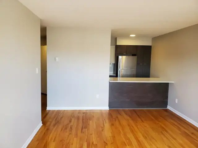 1 bedrm apt, June 1st, quiet south end building, top floor