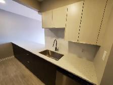 1 bedrm apt, June 1st, quiet south end building, top floor - Photo 3