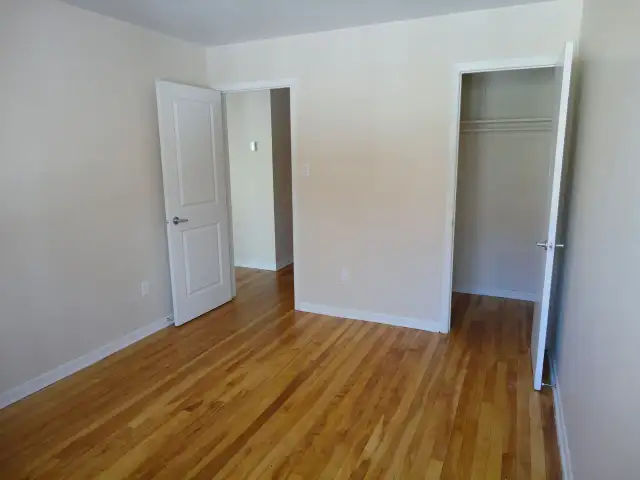 1 bedrm apt, June 1st, quiet south end building, top floor - Photo 8