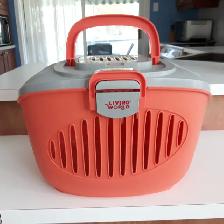 TRANSPORTEUR NEUF POUR CHIEN OU CHAT 12'x16'x10'HAUT:  $15.00