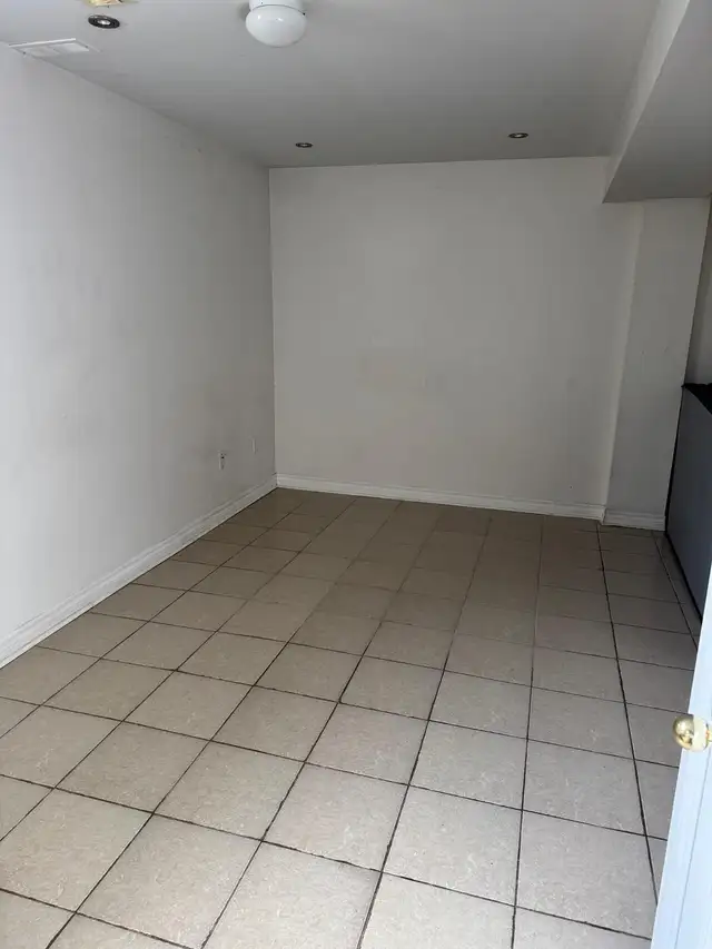 Basement Apartment with bedroom 1 - Photo 7