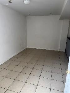 Basement Apartment with bedroom 1 - Photo 7