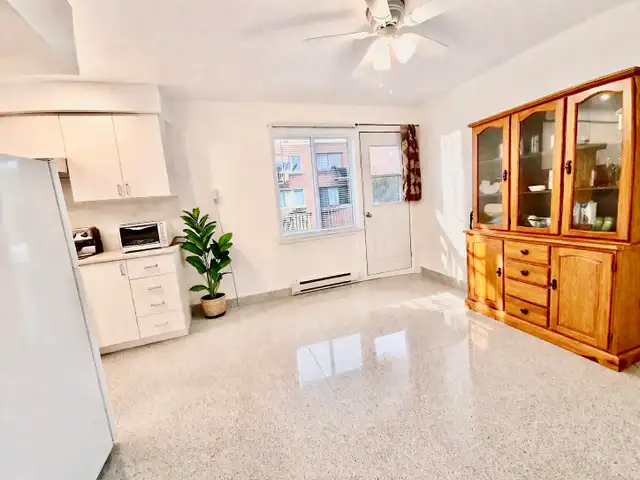Large 9½ Plex For Rent in Ahuntsic/Ville StLaurent RARE/MUST SEE - Photo 2