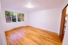 Large 9½ Plex For Rent in Ahuntsic/Ville StLaurent RARE/MUST SEE - Photo 6