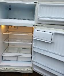 Ge apartment Fridge - Very Good condition Clean and cold - - Photo 4