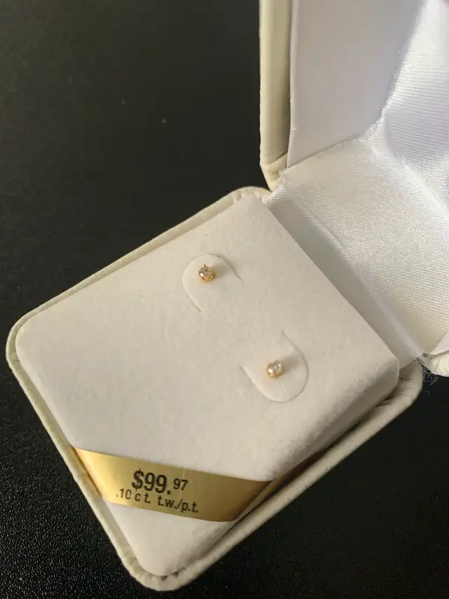 Diamond Stud Earings 10 CT Gold. .10 tct. - Photo 3