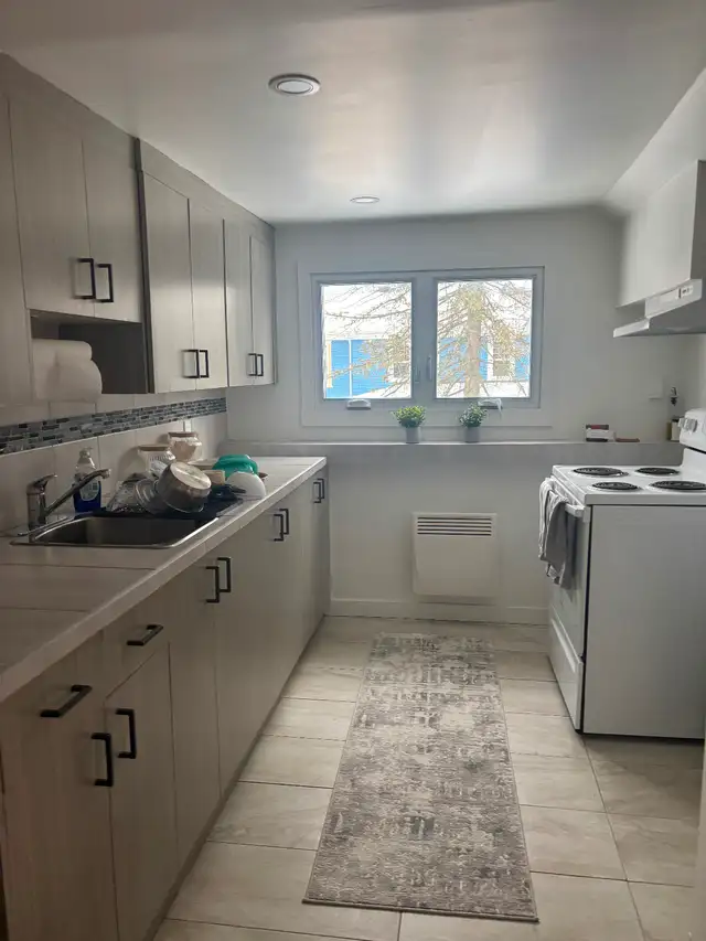 Apartment for rent in Lennoxville QC. Available May 1st. - Photo 2