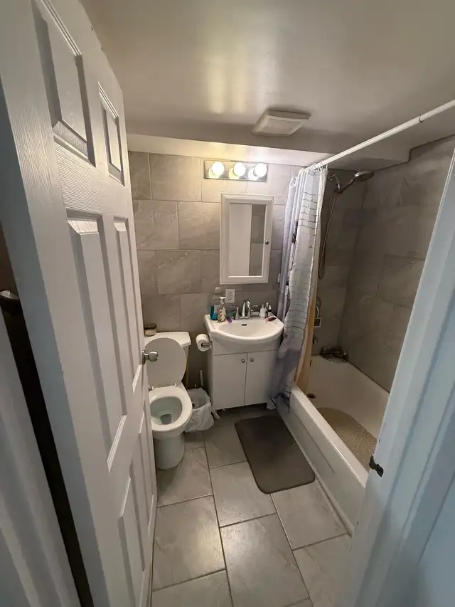 bachelor basement apartment with all utilities incl. - Photo 4