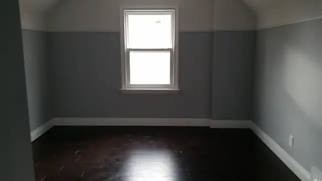 Nice Bedroom Near Mohawk College_Female only AC Included - Photo 2