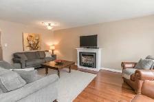 3 Bedroom 2 Story Finished Detached House in Newmarket for Rent - Photo 2