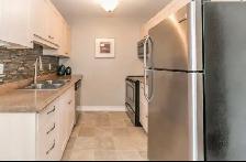 3 Bedroom 2 Story Finished Detached House in Newmarket for Rent - Photo 3