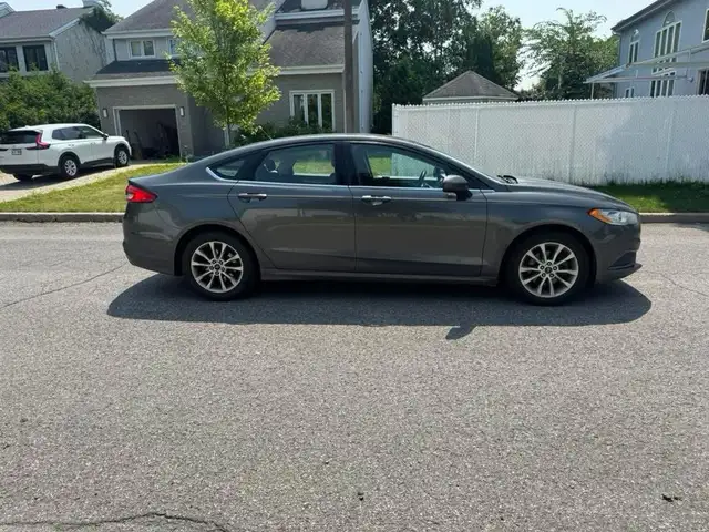 2017 Ford Fusion SE Low KM Apple CarPlay - Photo 4