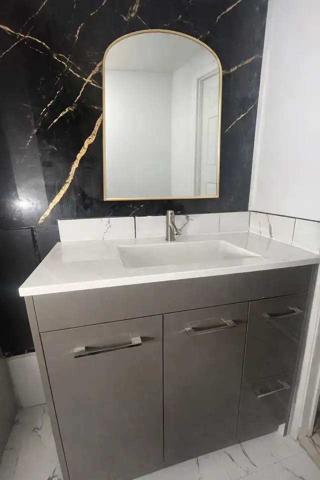Furnished Bedroom for males - Sheridan Brampton - Photo 3