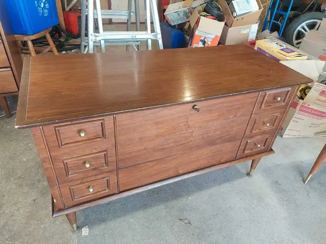 1960's Cedar Chest (Good Condition)