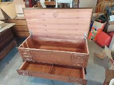 1960's Cedar Chest (Good Condition) - Photo 3