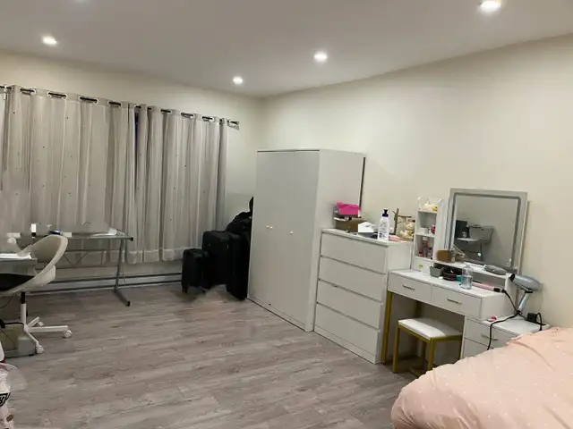 Duplex Upper Floor Apartment in Ville St-Laurent Montreal 5 1/2 - Photo 4