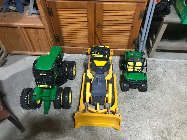 REMOTE CONTROL RC VEHICLES JOHN DEERE AND A COUPLE  OTHER RC’s - Photo 2