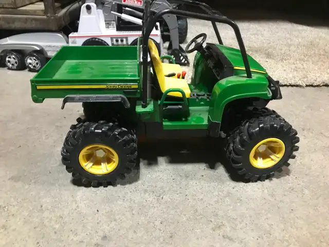 REMOTE CONTROL RC VEHICLES JOHN DEERE AND A COUPLE  OTHER RC’s - Photo 8
