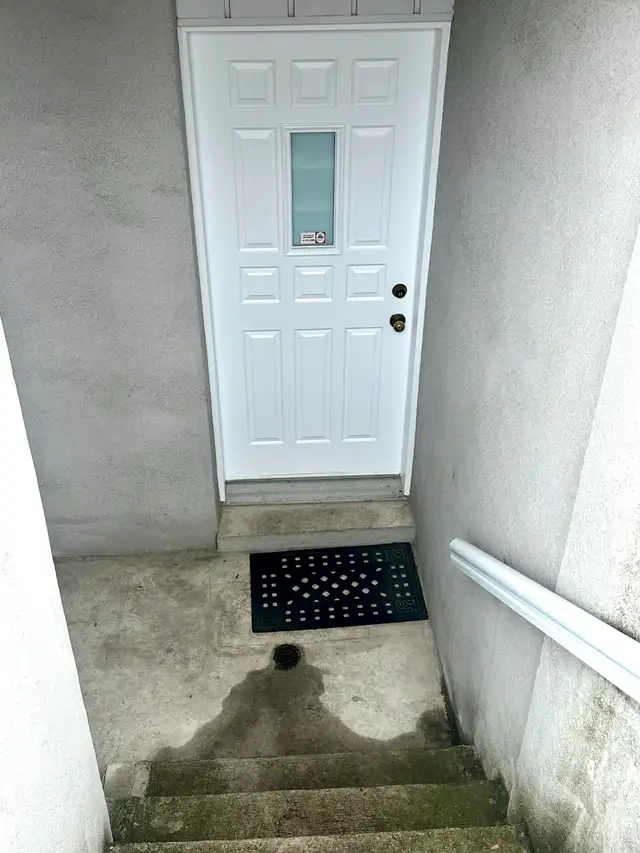 Large 2 Bedroom Bsmt –$2100 Utilities/Parking –Dufferin/Eglinton - Photo 10