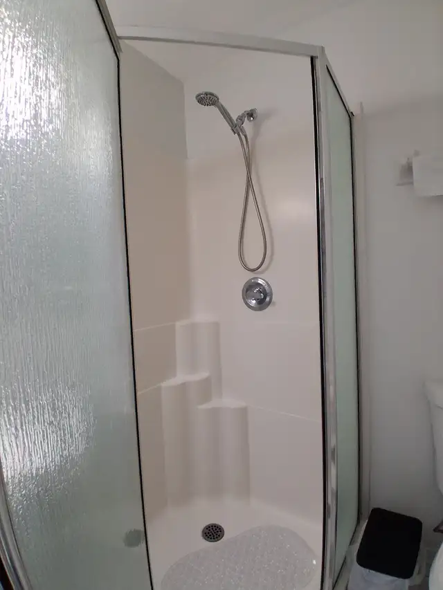 Female Only | Walkley & Albion | All-Inclusive Rooms Available - Photo 16