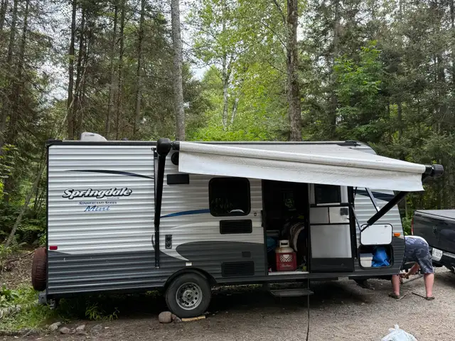 18’ Springdale mini travel trailer - Photo 2