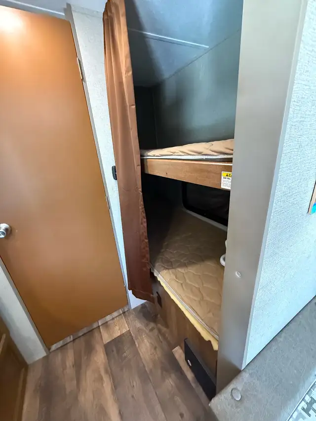 18’ Springdale mini travel trailer - Photo 5