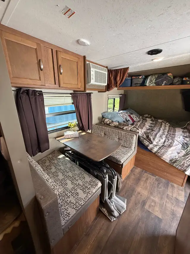 18’ Springdale mini travel trailer - Photo 6