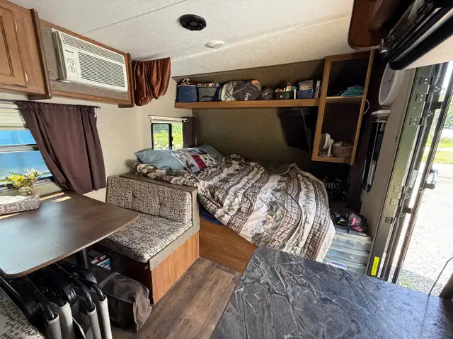 18’ Springdale mini travel trailer - Photo 7