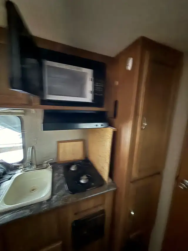 18’ Springdale mini travel trailer - Photo 9