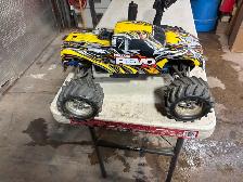 Traxxas REVO nitro RC Truck - Photo 2