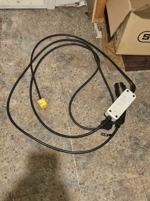 borne de recharge 15 amperes niveau 1 $115. - Photo 3