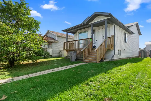 3 bed upper duplex-furnished , all included-close to Eastlink